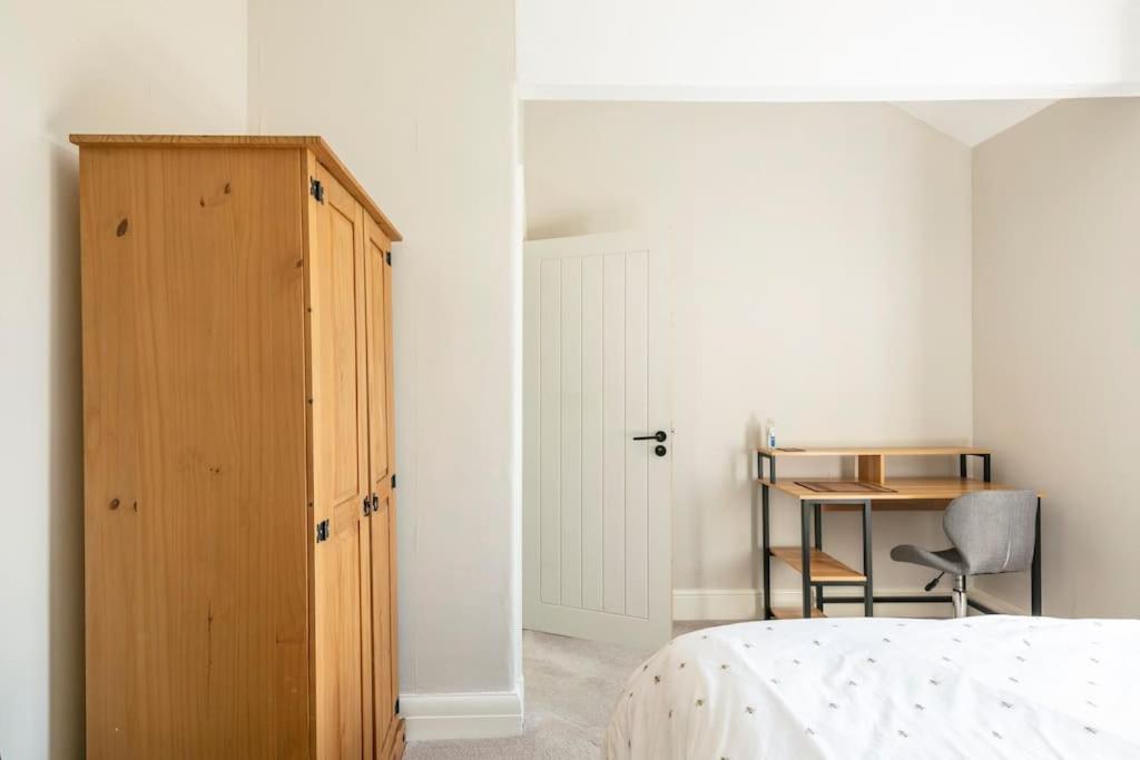 Atrium House Guest House Hazel Grove Екстериор снимка