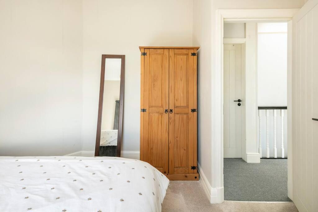 Atrium House Guest House Hazel Grove Екстериор снимка