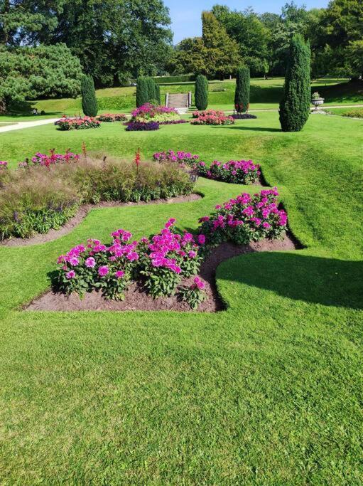 Atrium House Guest House Hazel Grove Екстериор снимка